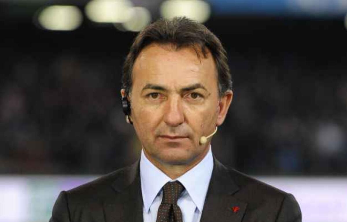 Gaffe di Massimo Mauro, pensa di non essere in diretta e dice: "La Var mi fa cacare" - 