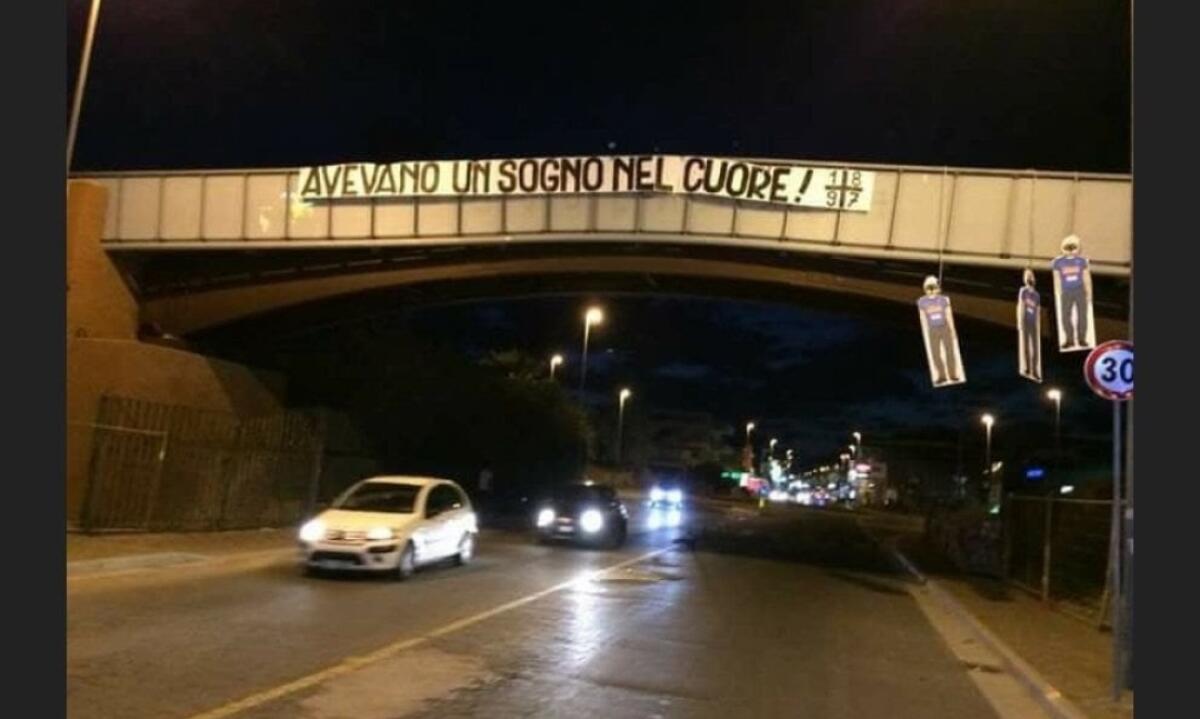 Vergogna tifosi Juventus, manichini napoletani impiccati "Abbiamo un sogno nel cuore" - 