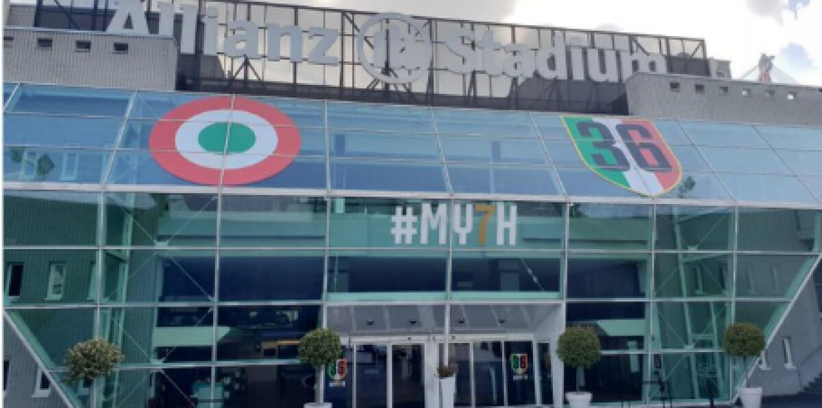 FOTO: Bufera Juventus. Sui muri dello Stadium affissi i 36 scudetti - 