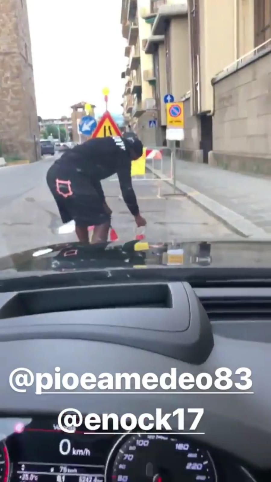 Foto, Balotelli si diverte in giro per Firenze. Impegno con la nazionale ma i rumors..