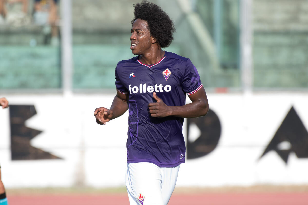 Sanchez messaggio a Firenze: “Mando un abbraccio a tutti,vi dirò sempre grazie” - Viareggio, Stadio dei Pini, 13.08.2017, Fiorentina-Parma, Foto Fiorenzo Sernacchioli. Copyright Labaroviola.com Carlos Sanchez