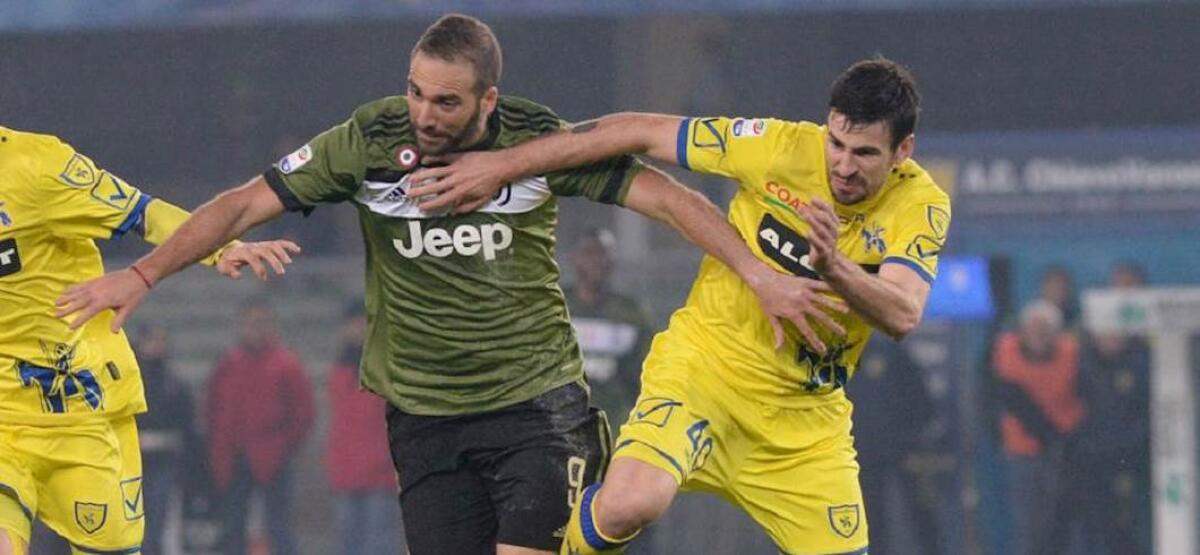 Tuttosport: il Chievo Verona vuole riscattare Tomovic, a breve un incontro con i viola - 