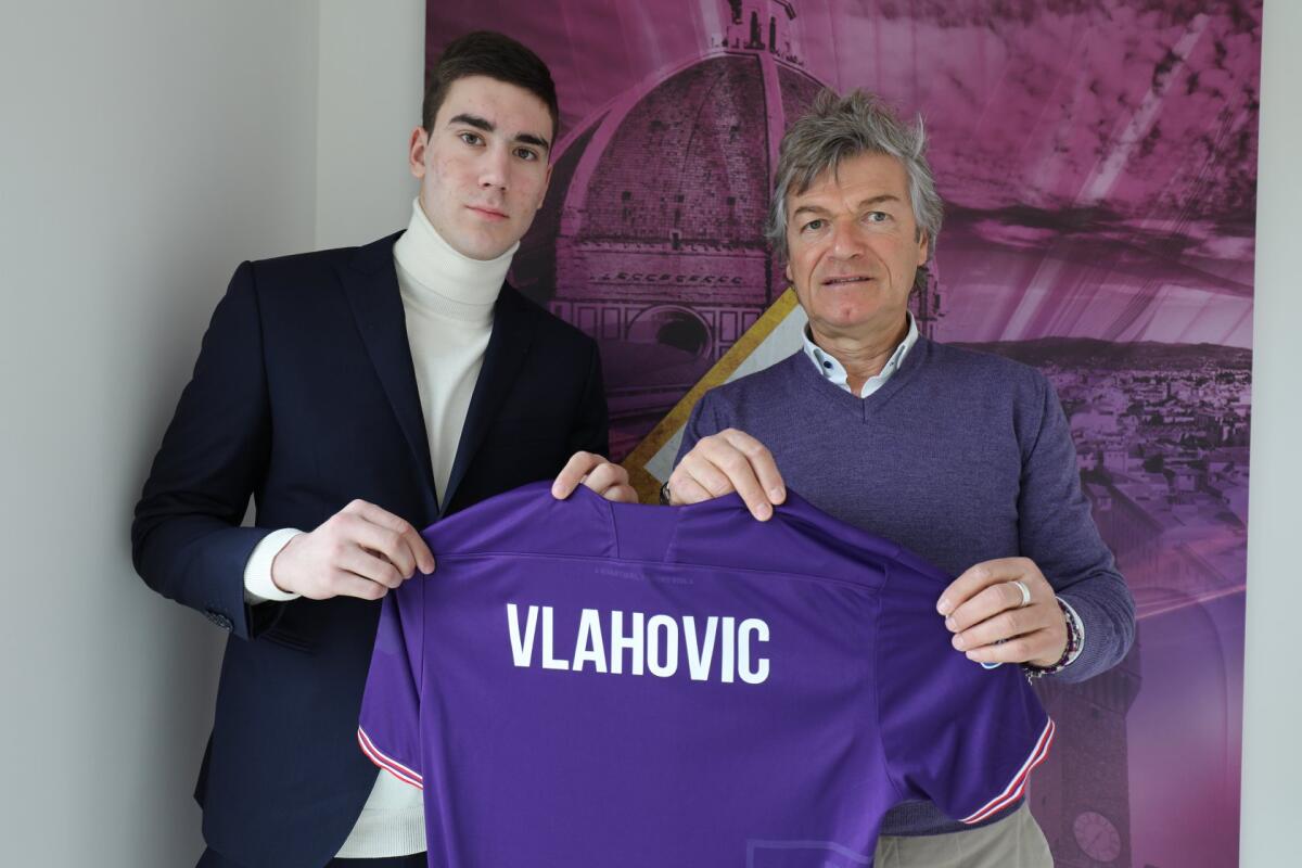 Allarme rientrato per la caviglia di Vlahovic, si allena in gruppo. Chiesa recupera dalla febbre - 