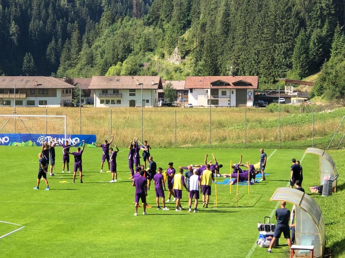 La Fiorentina si allena sul campo secondario in vista della seconda amichevole stagionale - 