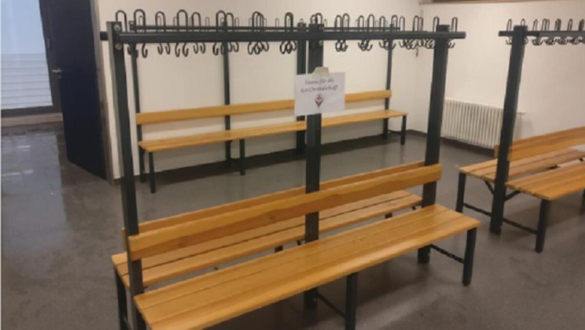 Fiorentina come il Giappone. Pulisce lo spogliatoio e sui social scrive: "Grazie per l'ospitalità" - 