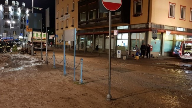 Moena rinasce in una notte e si fa bella per la Fiorentina. Fango ripulito