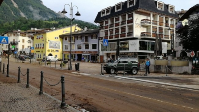 Moena rinasce in una notte e si fa bella per la Fiorentina. Fango ripulito