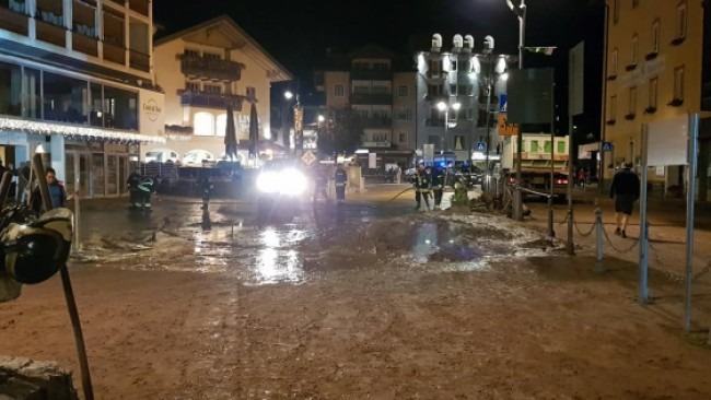 Moena rinasce in una notte e si fa bella per la Fiorentina. Fango ripulito