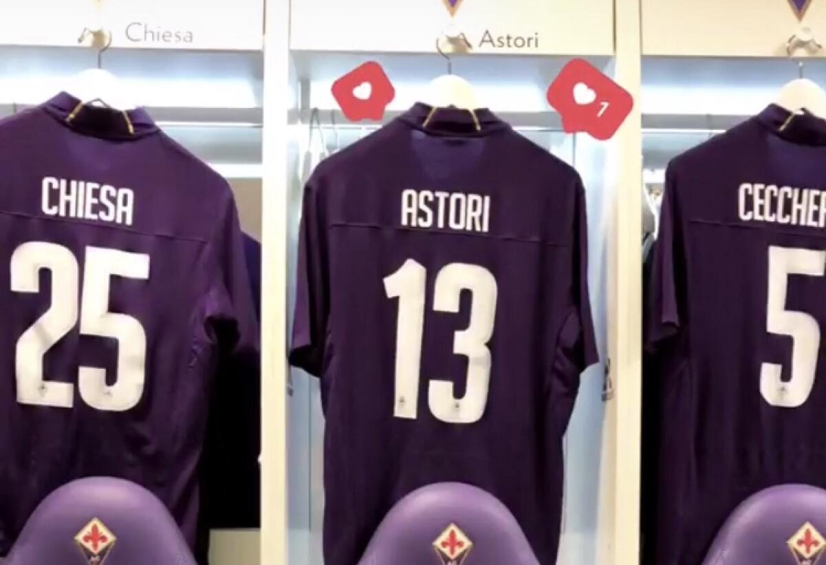 (FOTO): Direttamente dagli spogliatoi: la maglia di Astori non può mancare... - Astori