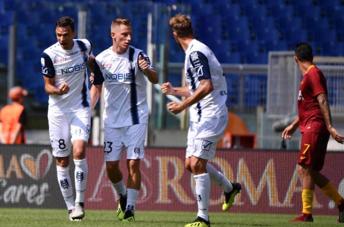 La Roma si fa rimontare 2 gol dal Chievo in casa, resta sotto la Fiorentina in classifica - 