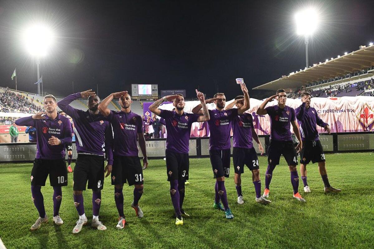 (VIDEO): il tributo a Davide Astori sotto la Fiesole dopo il 2-0 all’Atalanta - Firenze, stadio Artemio Franchi, 26.08.2018, Fiorentina-Chievo, Foto Fiorenzo Sernacchioli. Copyright Labaroviola.com, saluto al capitano
