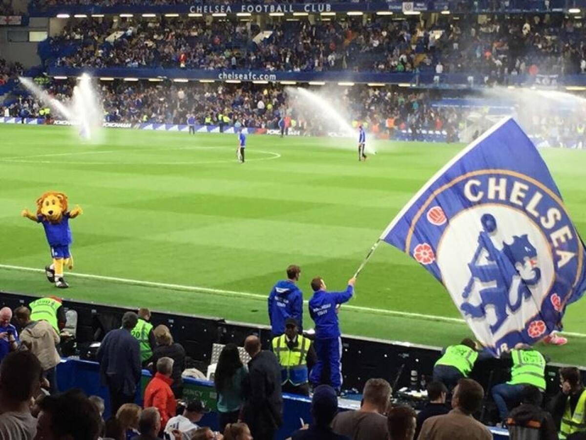 VC Londra: quella volta contro il Chelsea ci fecero togliere la maglia viola. E la birra nell’intervallo... - 
