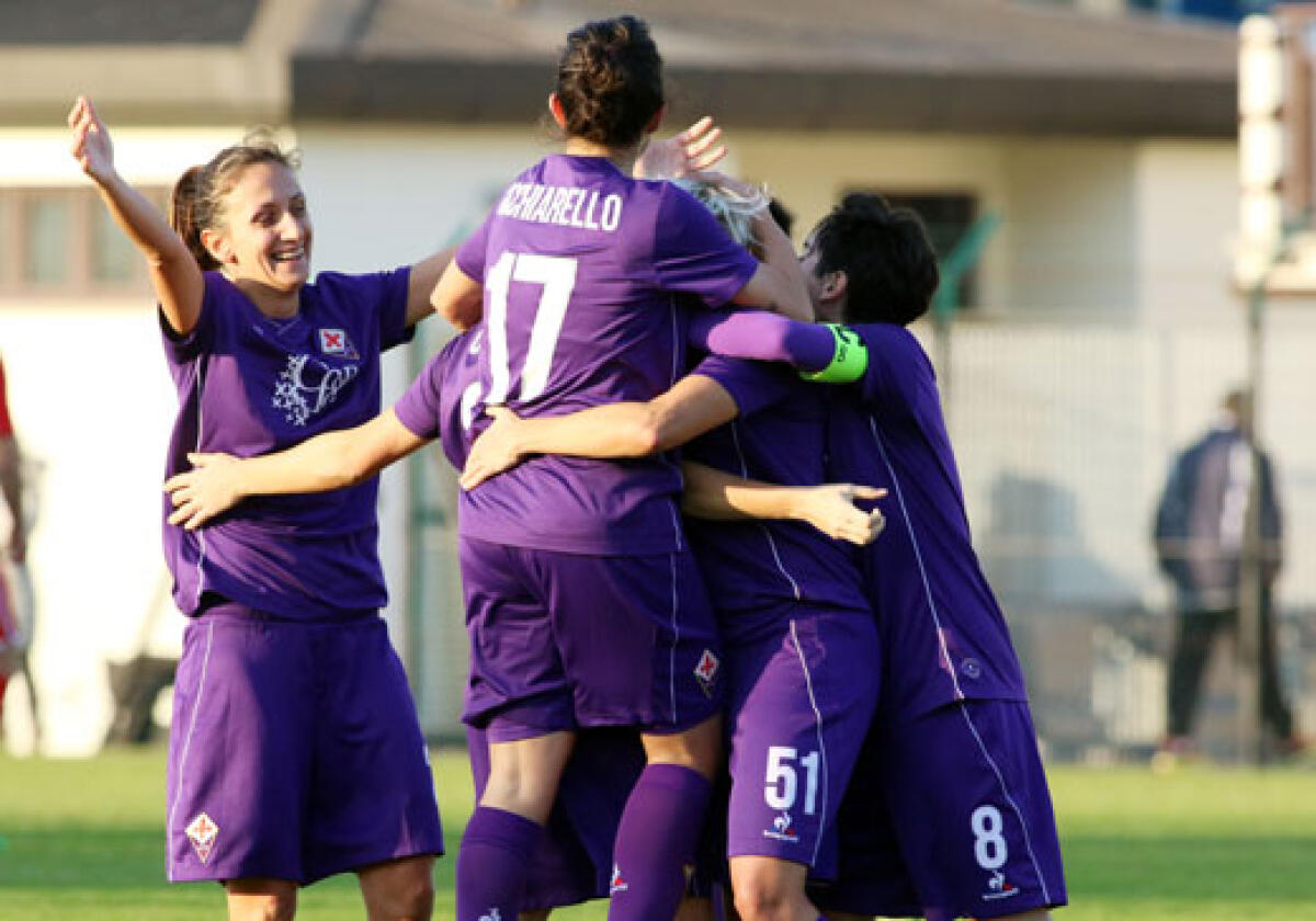 La Fiorentina Women's parte forte, poi la Juventus recupera campo e occasioni. E' 0-0 al primo tempo - 