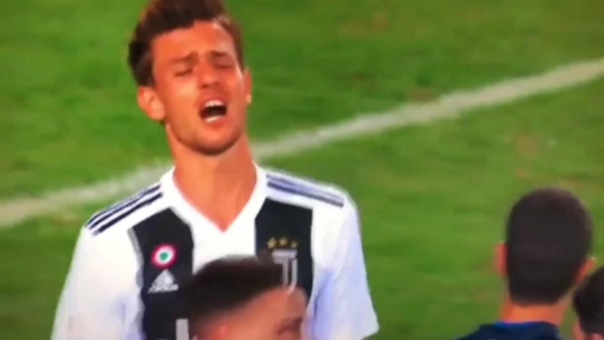 L'arbitro regala un rigore alla Juventus. Poi il labiale di Rugani fa discutere (VIDEO) - 