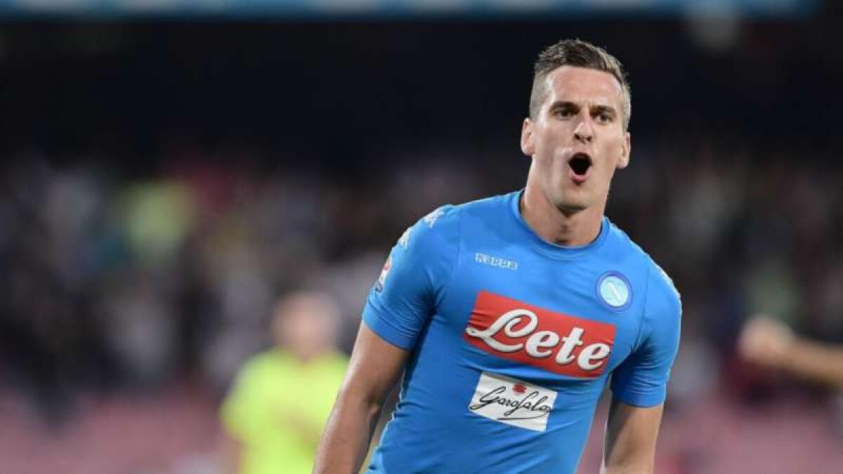 Prima la vittoria contro il Liverpool, poi pistola puntata al volto. Notte da incubo per Milik - Milik, Napoli