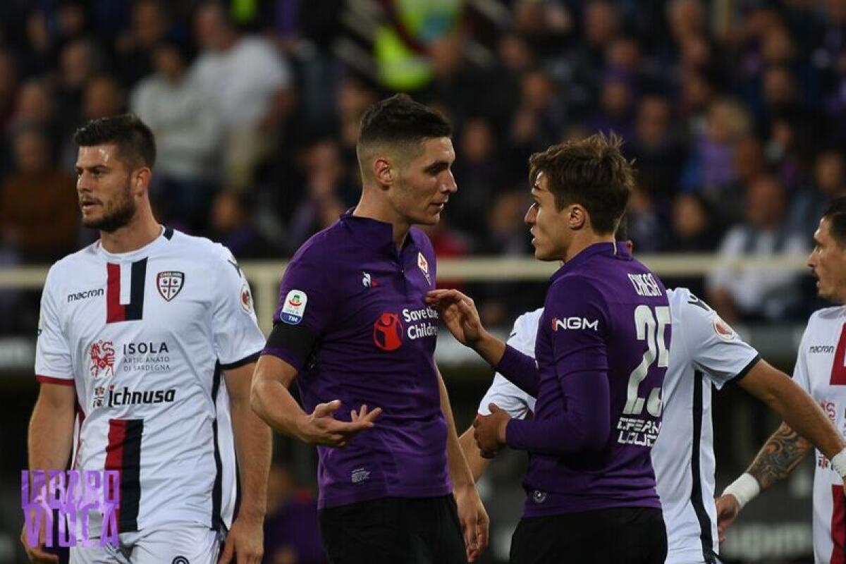 Chiesa non sfonda il muro Cragno. A Veretout risponde Pavoletti, la Fiorentina si ferma, è 1-1 - Firenze, stadio Artemio Franchi, 21.10.2018, Fiorentina-Cagliari, Foto Fiorenzo Sernacchioli. Copyright Labaroviola.com, Chiesa e Milenkovic