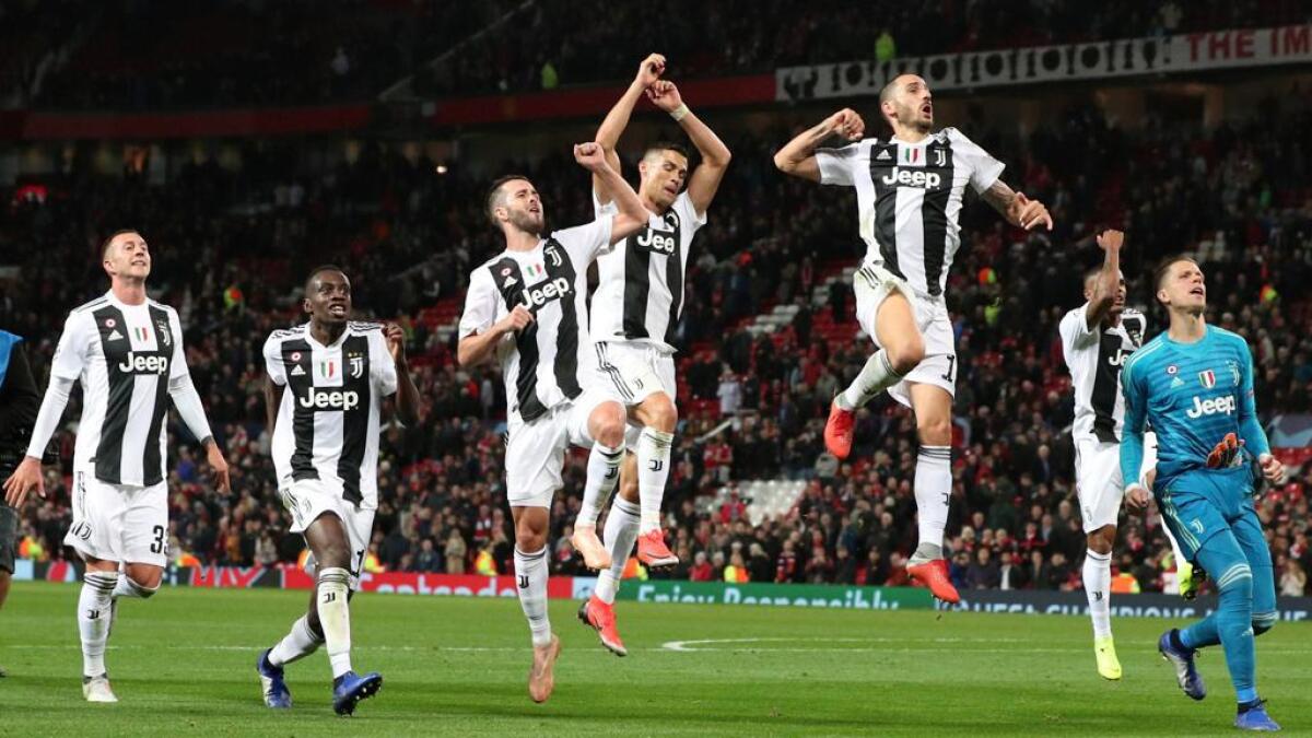 Milan-Juventus: 0-2 il finale. Higuain da incubo, prima sbaglia un rigore, poi si fa espellere. - 