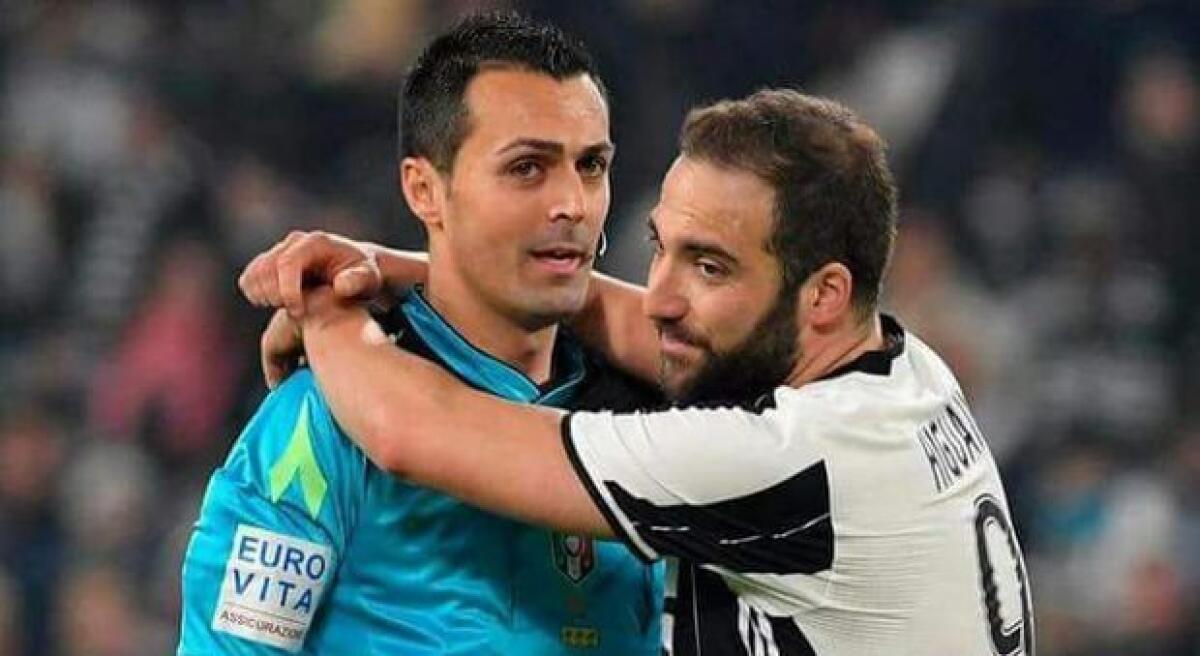 Higuain, solo alla Juventus non ha mai preso un rosso. Al Napoli e al Milan invece... - 