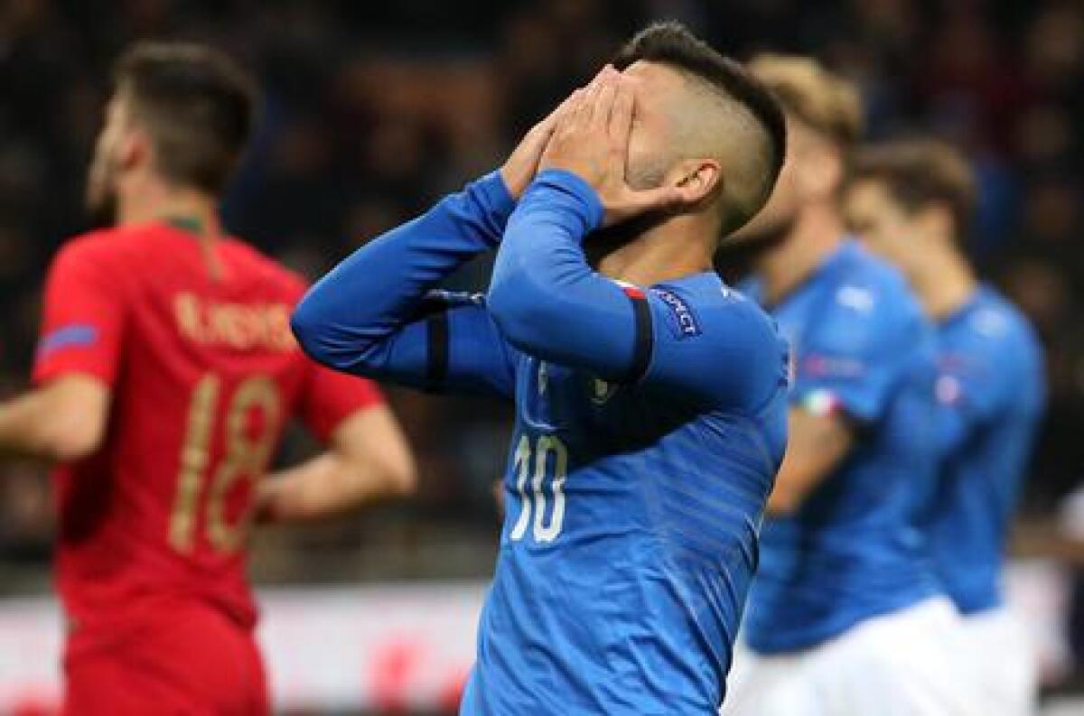 L'Italia domina ma non sfonda il muro portoghese. A San Siro è 0-0. La cronaca - Italy's Lorenzo Insigne reacts during the Uefa Nations Legaue soccer match between Italy and Portugal  at Giuseppe Meazza stadium in Milan, 17 November 2018. 
ANSA / MATTEO BAZZI