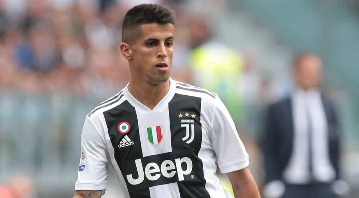 Cancelo: "Mi manca giocare in uno stadio pieno, quello del Benfica era da 60 mila posti..." - 