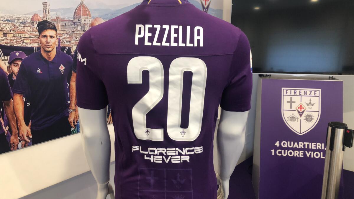 (FOTO): “Florence4Ever” lo slogan nel retro della maglia per Milan-Fiorentina - 