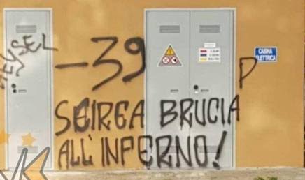 Uno stupido infanga Firenze e le Fiorentina. Vergognosa scritta contro Scirea e l'Heysel (FOTO)