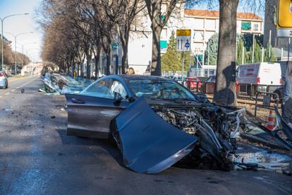 Giocatori della Juventus primavera fanno ribaltare a Torino auto della polizia FOTO