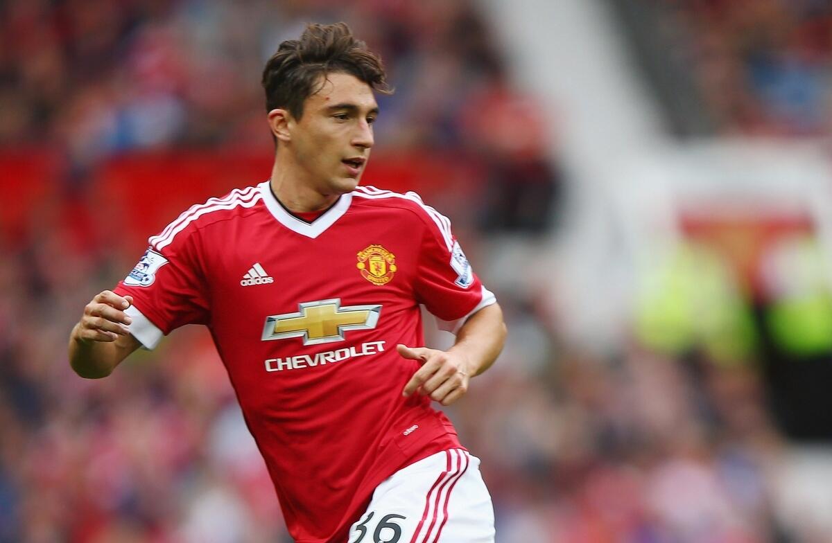 Gazzetta, la Fiorentina sfida Juventus e Inter per Darmian, ma la trattativa con il Manchester... - MANCHESTER, ENGLAND - SEPTEMBER 26:  Matteo Darmian of Manchester United on the ball during the Barclays Premier League match between Manchester United and Sunderland at Old Trafford on September 26, 2015 in Manchester, United Kingdom.  (Photo by Ian