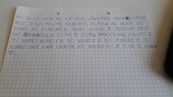 Il piccolo tifoso viola Martino, vede piangere in TV un bambino del Toro e gli scrive