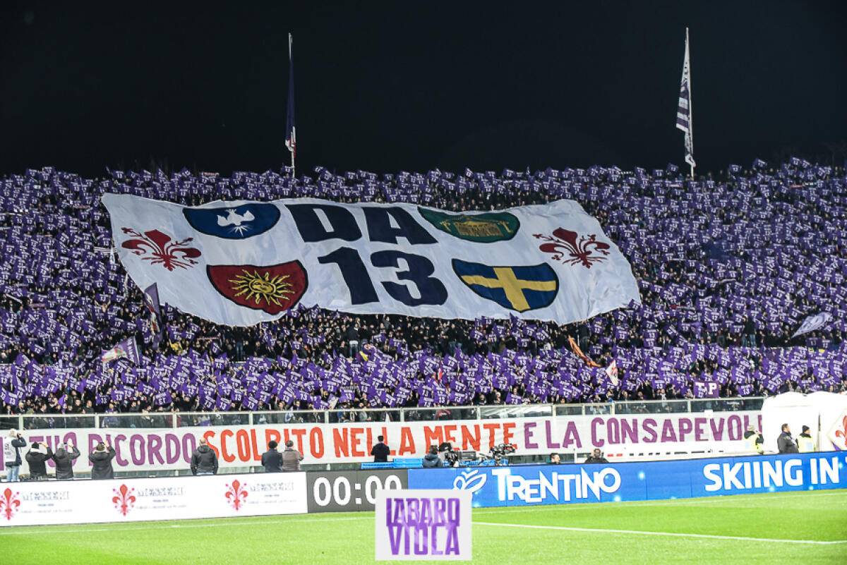 UNONOVEDUESEI ringrazia Firenze per la collaborazione alla coreografia dedicata a DA13. Il Comunicato - Firenze, stadio Franchi, 27.02.2019, Fiorentina-Atalanta, foto Fiorenzo Sernacchioli. Copyright Labaroviola.com,