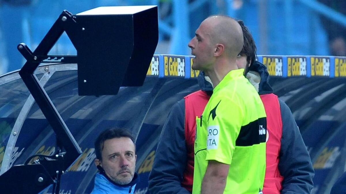 Così non VAR: la Fiorentina non è una strisciata. Una vita per decidere ed esponi la viola alla gogna mediatica - 
