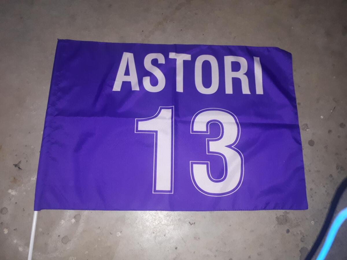 FOTO, Ecco la bandierina della coreografia per Davide Astori. 5 euro il costo - 