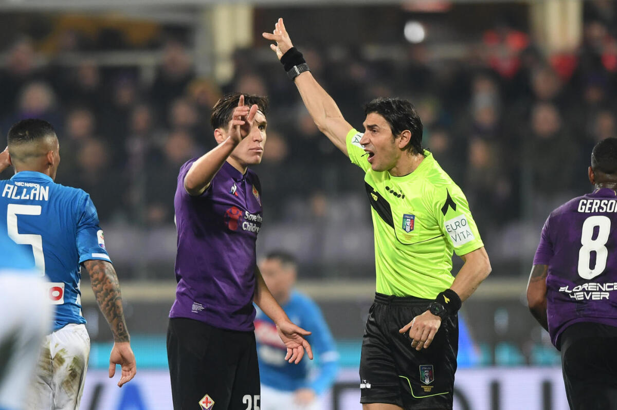 Moviola, l'arbitro non vede un retropassaggio del Napoli e un fallaccio di Zielinski su Chiesa - 
