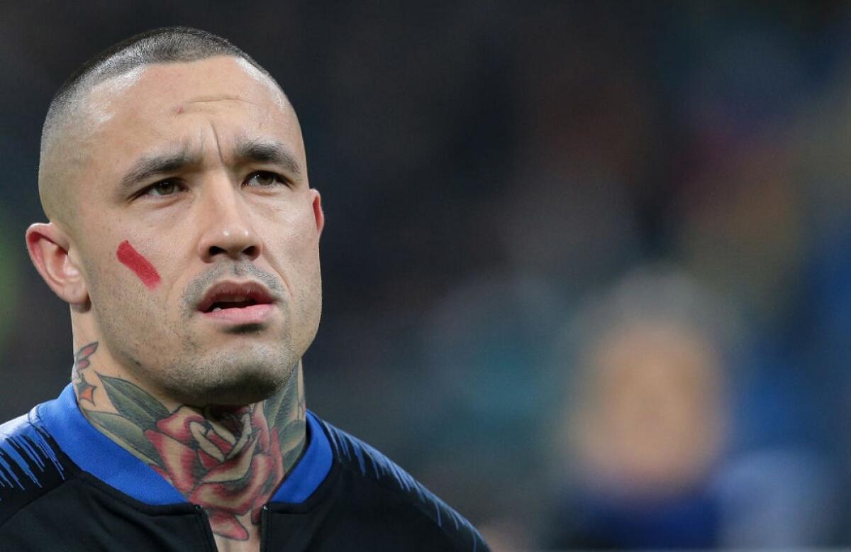 Nainggolan: “Contro la Fiorentina sarà molto difficile” - MILAN, ITALY - NOVEMBER 24:  Radja Nainggolan of FC Internazionale looks on prior to the Serie A match between FC Internazionale and Frosinone Calcio at Stadio Giuseppe Meazza on November 24, 2018 in Milan, Italy.  (Photo by Emilio Andreoli/Getty Ima