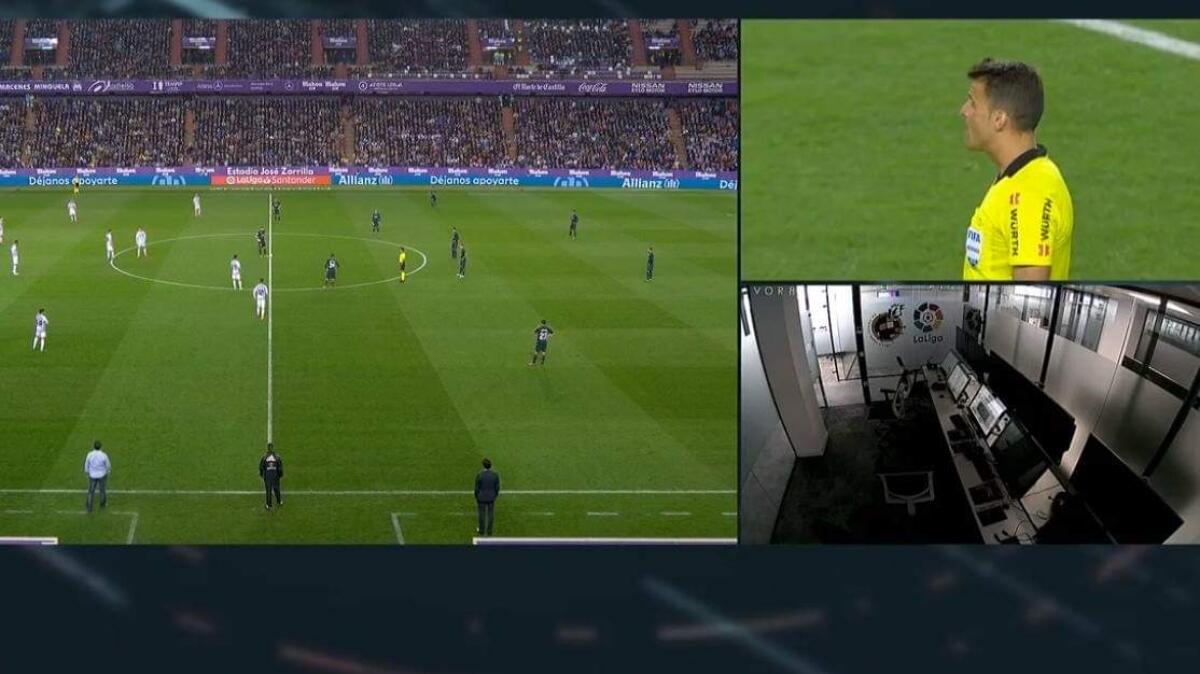 VAR che bufera in Spagna! A Valladolid l’arbitro lo chiama ma la stanza è vuota - 