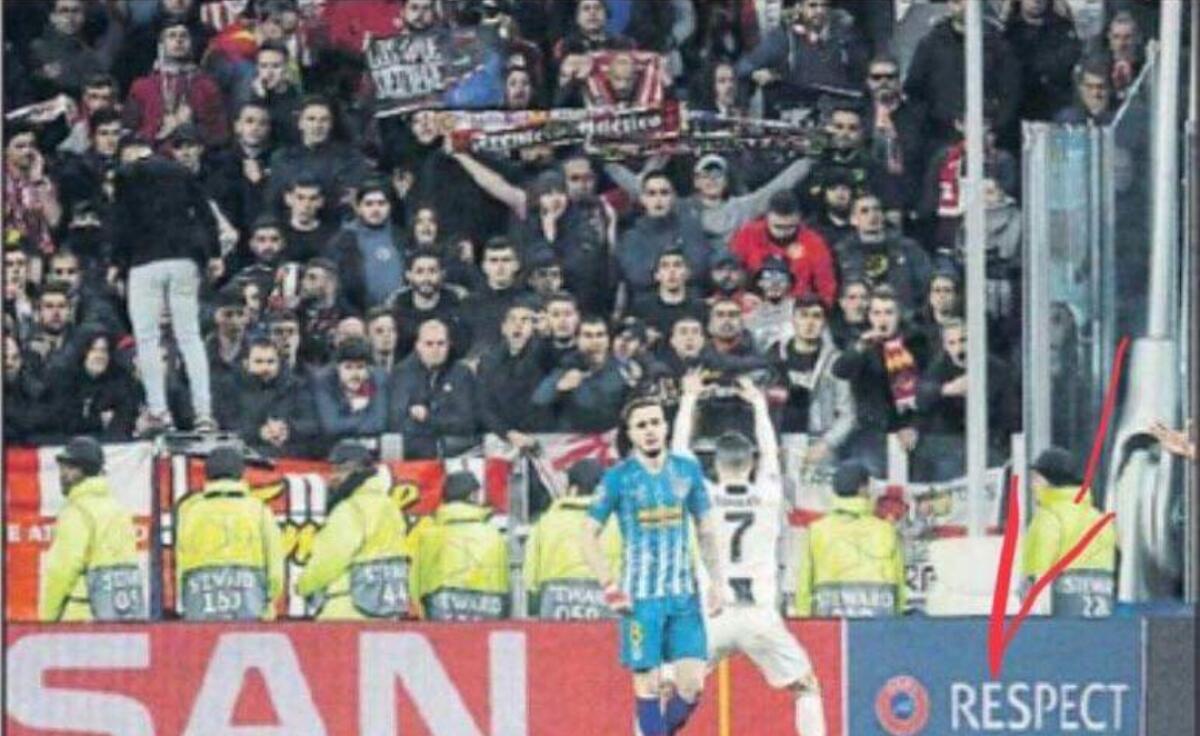 Cristiano Ronaldo e il gestaccio ai tifosi dell'Atletico Madrid. Ora rischia giustamente la squalifica - 