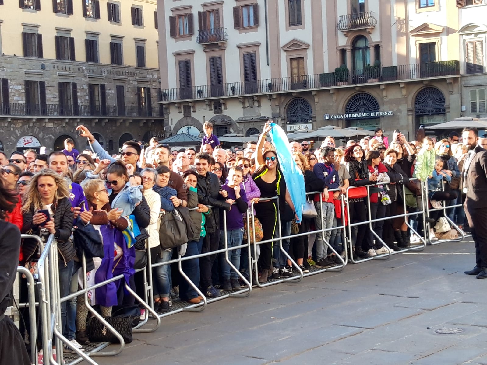FOTO BatiDay, Piazza della Signoria strapiena per l'evento in onore di Batistuta