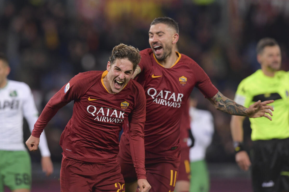 Zaniolo: "Volevamo vincere, ma i viola ci hanno creato molte difficoltà. Ranieri ci ha detto.." - Foto Luciano Rossi/AS Roma/ LaPresse
26/12/2018 Roma ( Italia)
Sport Calcio
AS Roma - Sassuolo
Campionato di Calcio Serie A Tim 2018 2019
Stadio Olimpico di Roma
Nella foto: Nicolò Zaniolo, Aleksandar Kolarov

Photo  Luciano Rossi/ AS Roma/ LaPr