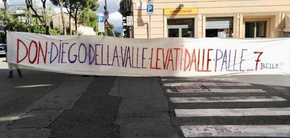 Il Viola Club 7Bello se la prende con Diego Della Valle. Striscione contro il patron a Firenze - 