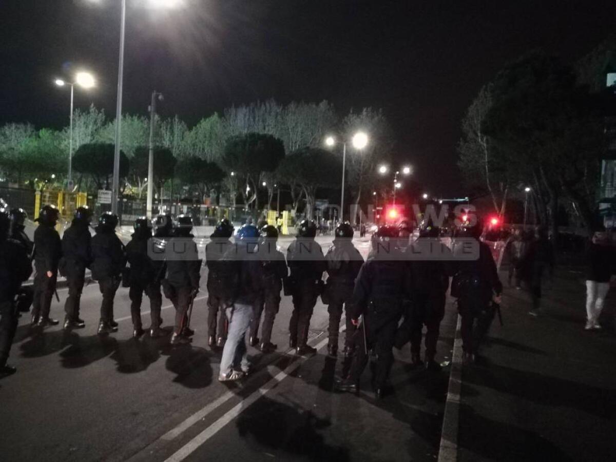 Ansa, bilancio pesante per gli scontri di ieri sera a Bergamo. 12 agenti sono stati feriti… - bmd