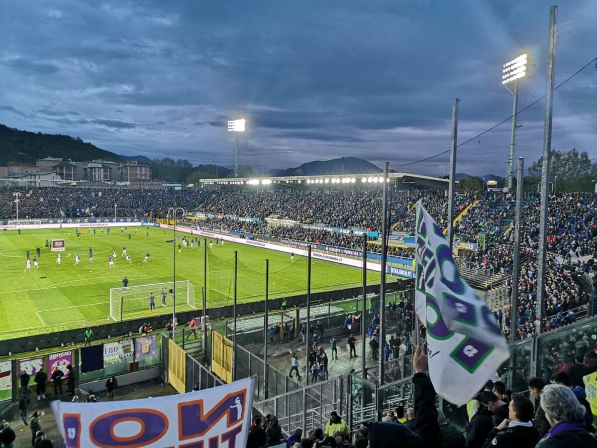 Qui Bergamo: piccoli scontri tra i tifosi viola in contestazione contro i Della Valle e la polizia - 