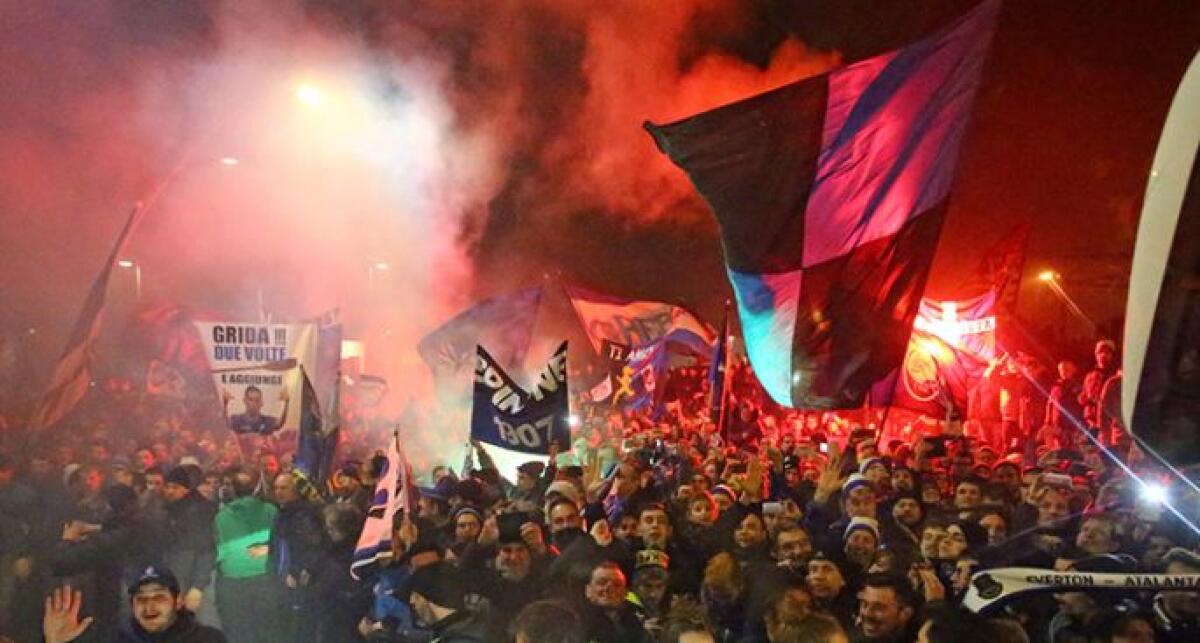 Atalanta, festa in aeroporto dopo la vittoria sul Napoli. Grande entusiasmo per i prossimi avversari viola - 
