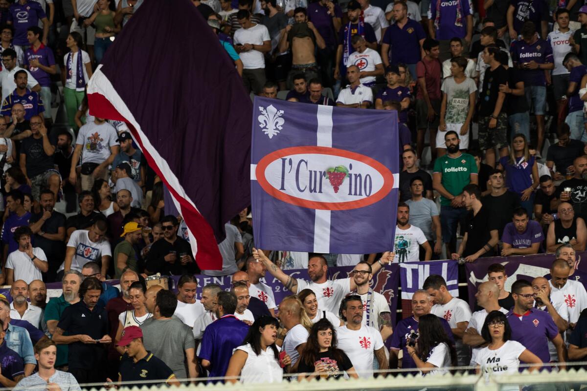 Vieusseux: "Chi è contro i Della Valle mostri fuori dalla propria finestra/balcone lo striscione Della Valle vattene" - Firenze, stadio Artemio Franchi, 27.08.2017, Fiorentina-Sampdoria, Foto Fiorenzo Sernacchioli. Copyright Labaroviola.com