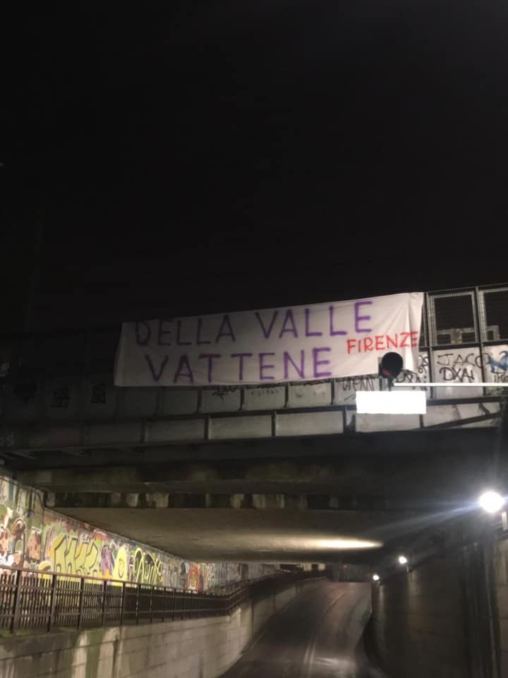 (FOTO), contestazione iniziata: striscioni contro Della Valle a Fi.Sud e zona Fortezza