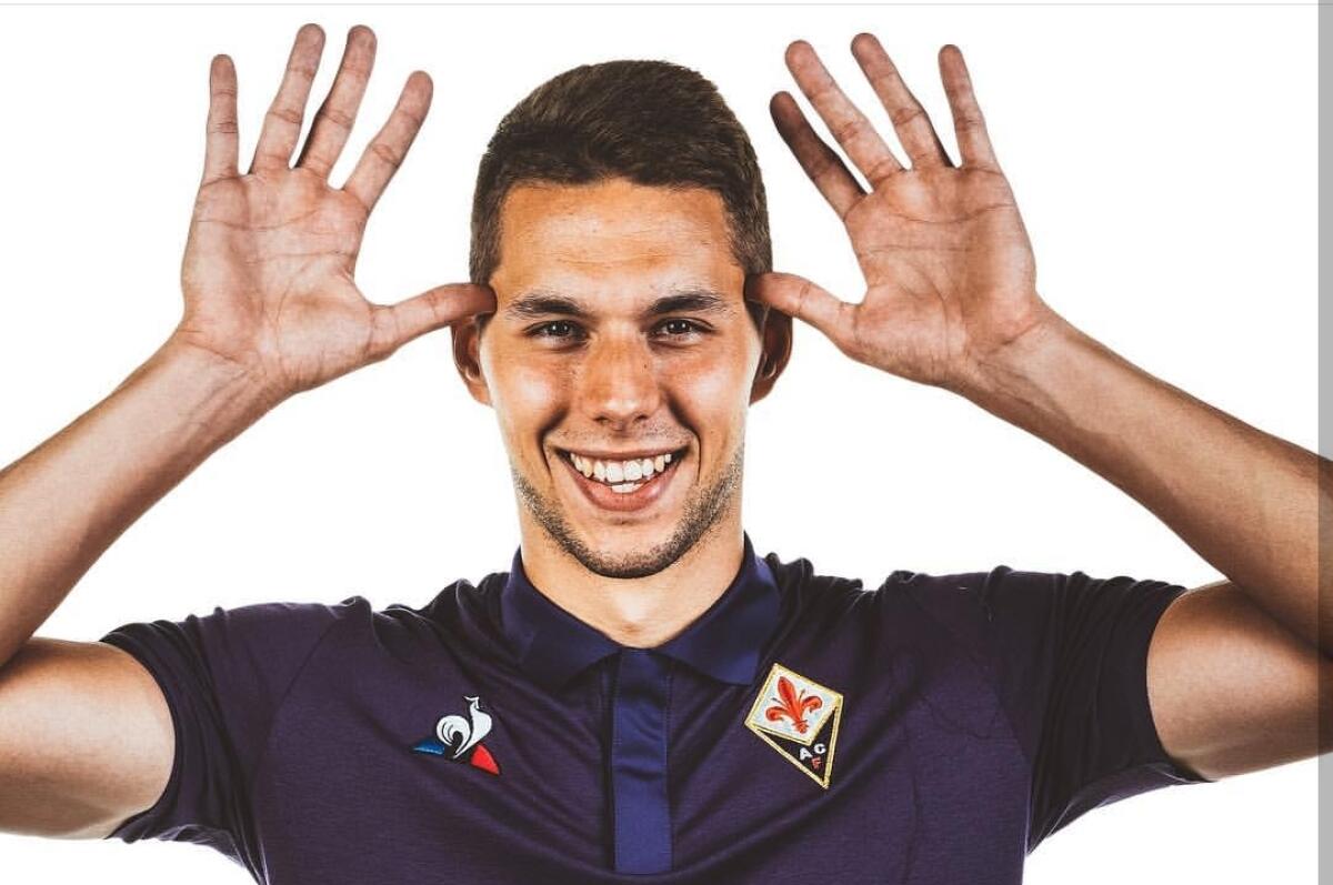 L'ultima gaffe social della Fiorentina, postano Pjaca che fa "marameo" e i tifosi si scatenano nei commenti - 