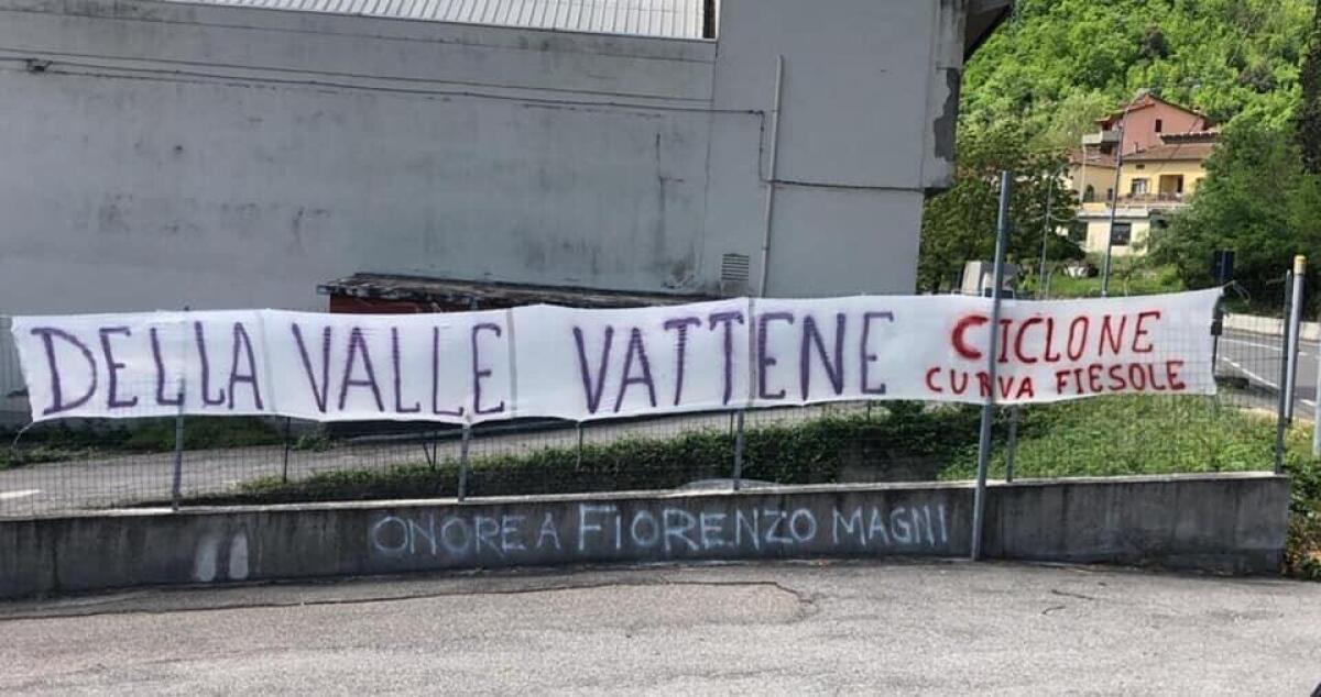 Nuovo striscione contro Della Valle al Giro d'Italia nel capoluogo toscano - 