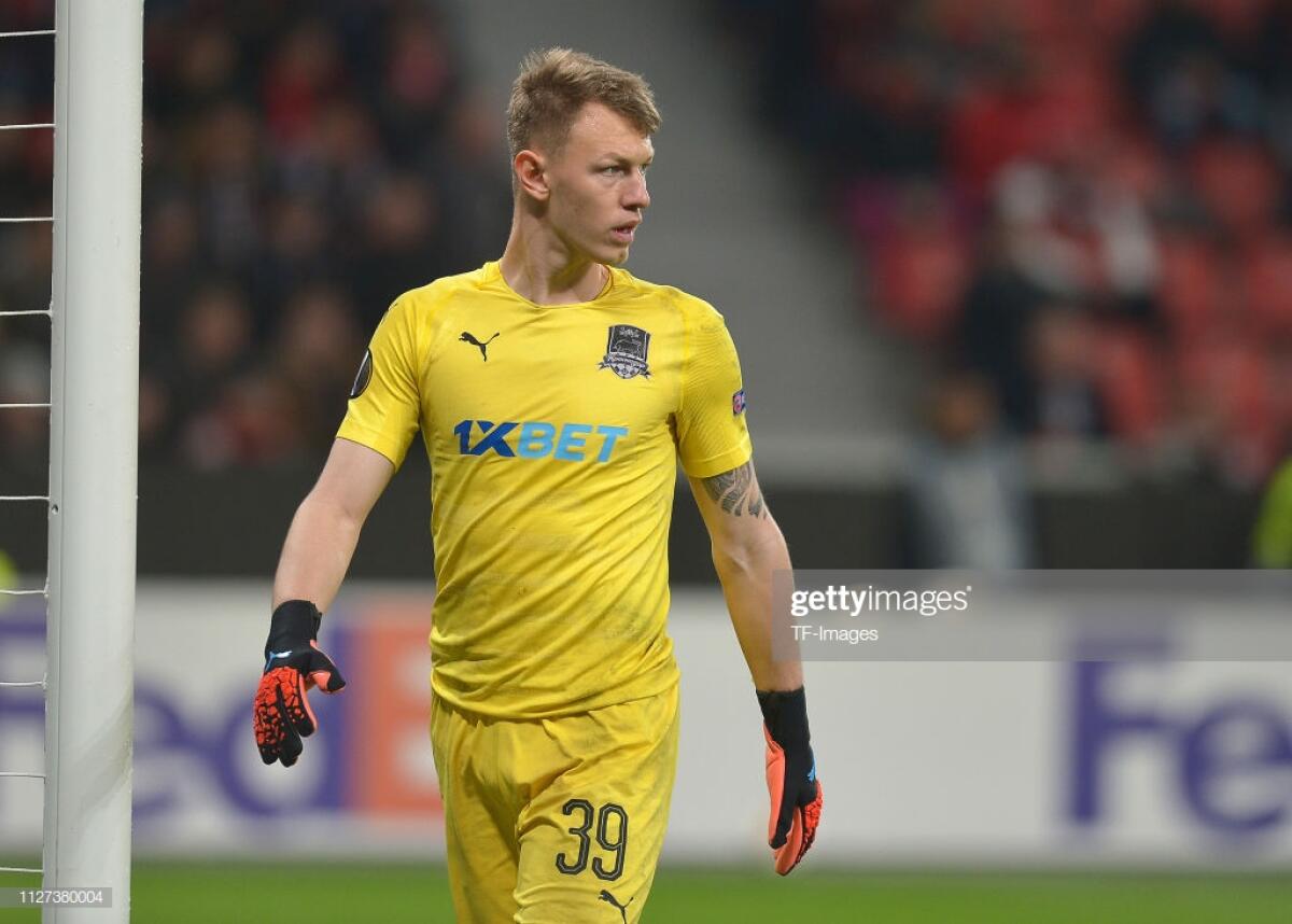 "Un grande talento del calcio russo è il portiere Safonov. Ha solo 20 anni e piace alla Fiorentina" - LEVERKUSEN, GERMANY - FEBRUARY 21: Torwart Matvey Safonov of FK Krasnodar looks on during the UEFA Europa League Round of 32 Second Leg match between Bayer 04 Leverkusen and FK Krasnodar at BayArena on February 21, 2019 in Leverkusen, Germany. (Photo