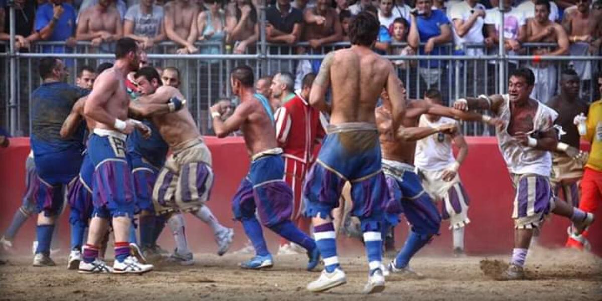 Calcio storico, i Rossi sono la prima finalista. Battuti i Verdi. La cronaca - 