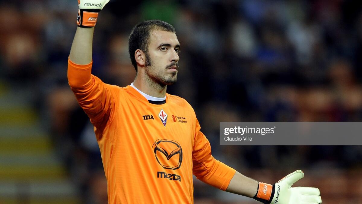"Viviano ad una passo dal ritorno alla Fiorentina. Sarà il secondo di Lafont, Dragowski..." - MILAN, ITALY - SEPTEMBER 30:  Emiliano Viviano of ACF Fiorentina during the Serie A match between FC Internazionale Milano and ACF Fiorentina at San Siro Stadium on September 30, 2012 in Milan, Italy.  (Photo by Claudio Villa/Getty Images)