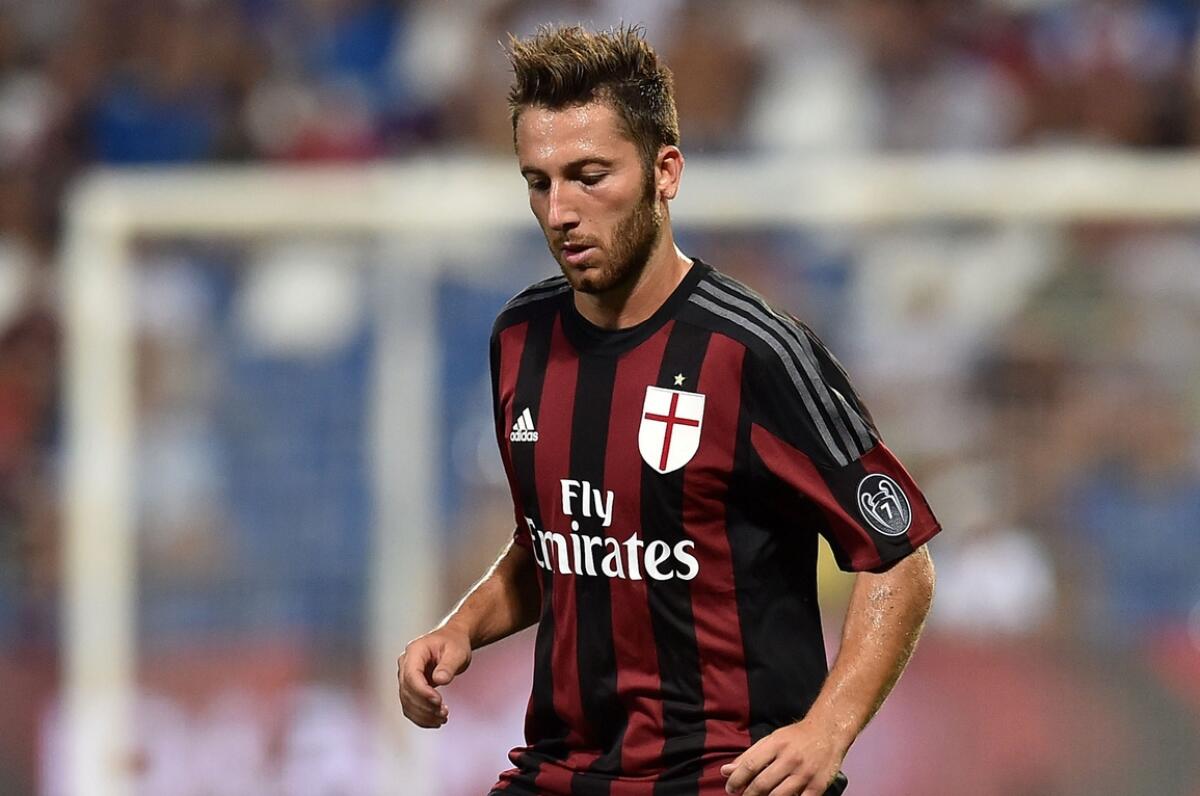 Altro colpo a costo zero in vista per Pradè, vicino l'arrivo di Bertolacci alla Fiorentina - REGGIO NELL'EMILIA, ITALY - AUGUST 12: Andrea Bertolacci of Milan in action during the TIM pre-season tournament match between AC Milan and FC Internazionale at Mapei Stadium - Città del Tricolore on August 12, 2015 in Reggio nell'Emilia, Italy.  (Ph